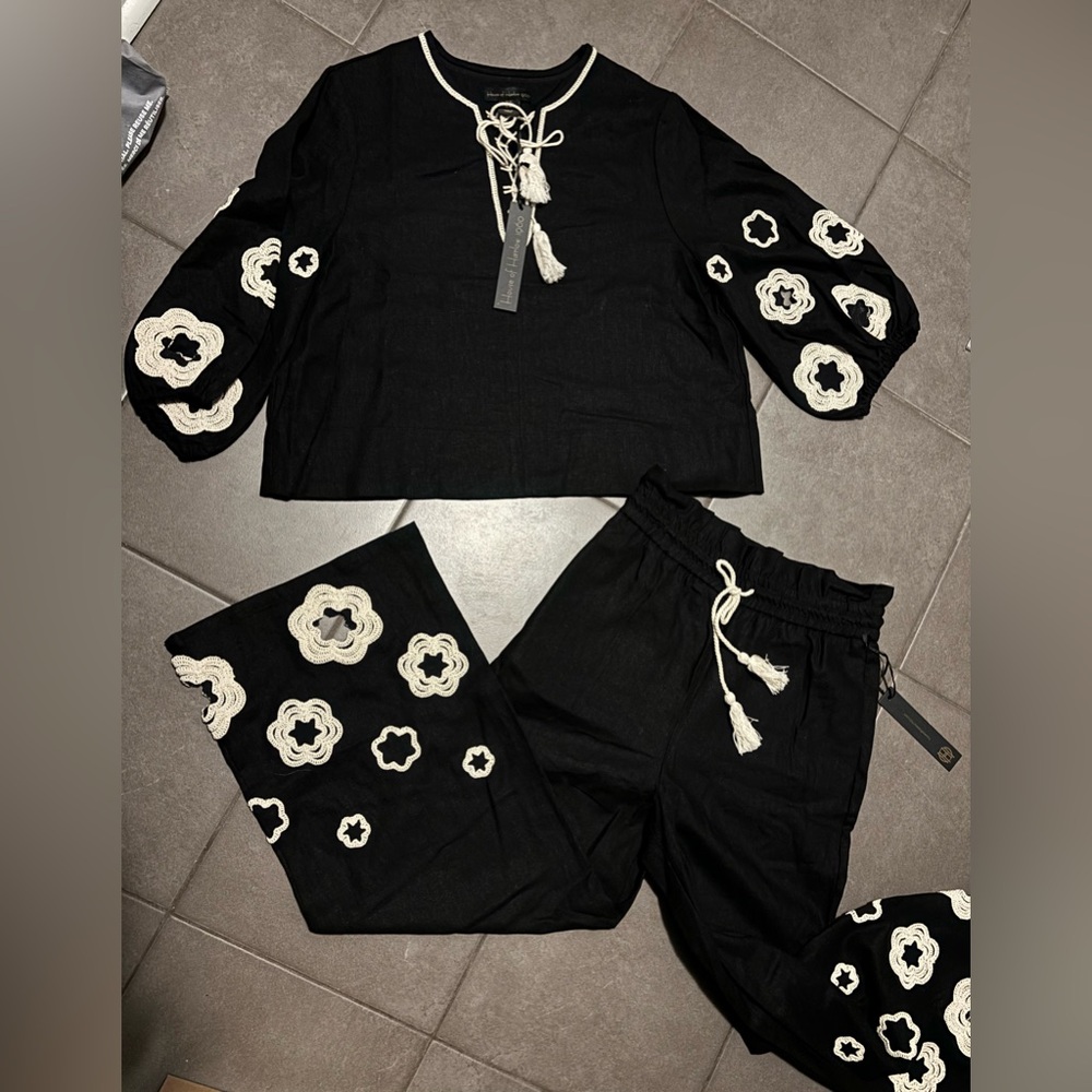 NWT💥2 piece stylish pants and top set, small, black embroidered,